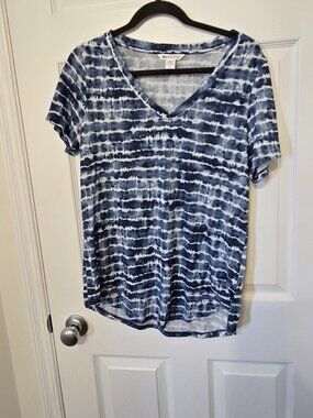 Athleta V-Neck T-Shirt – Size Large – Good Condition
